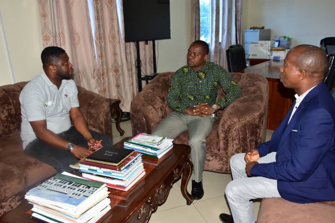 KAIMU KATIBU MKUU DKT. MOHAMED DHAMIR KOMBO AKUTANA NA KAMPUNI YA COMMUNITY FOREST INTERNATIONAL (CFI) KUJADILI MRADI WA UONGOZI WA WANAWAKE NA UHIFADHI WA MIKOKO.