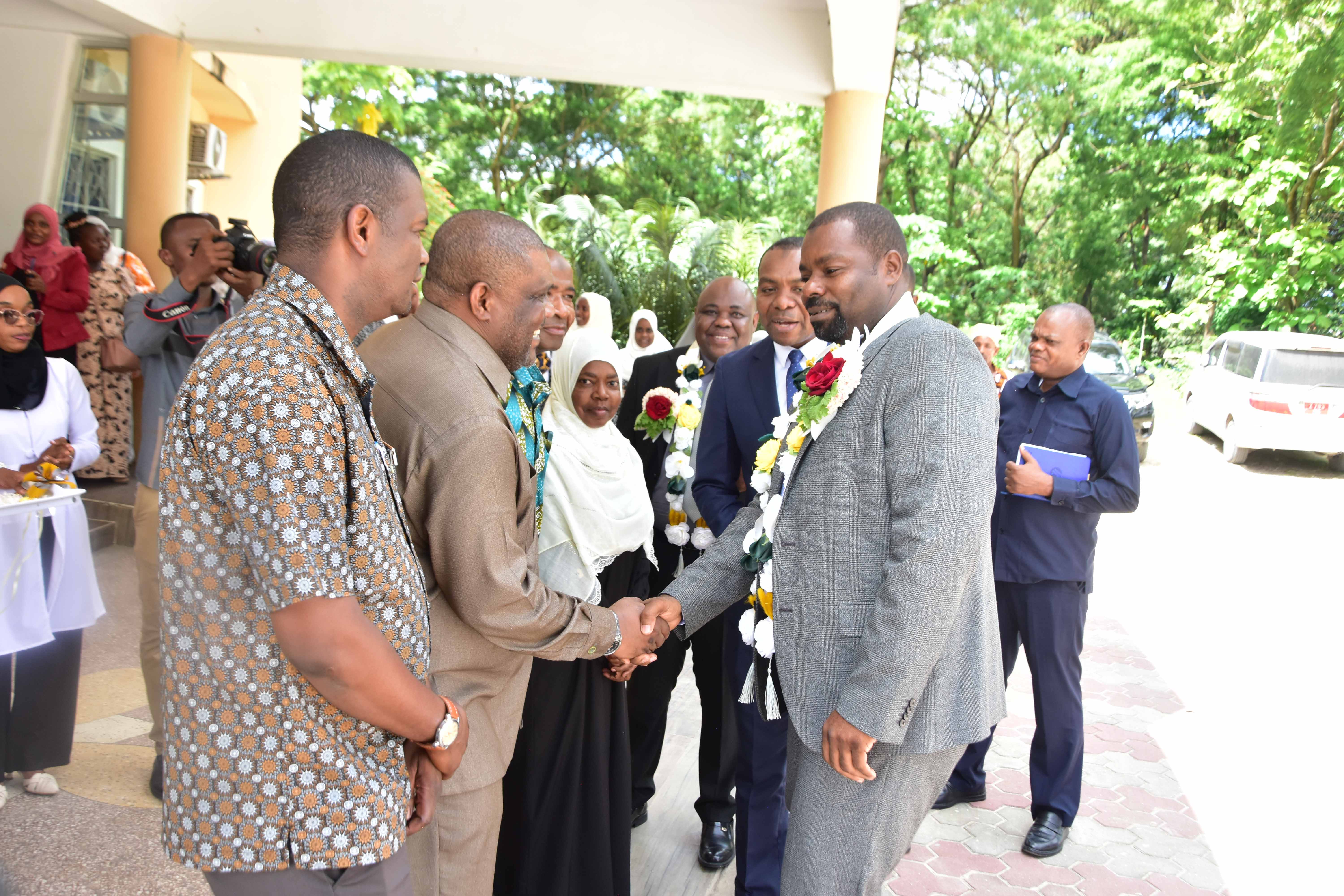 WAZIRI WA KILIMO MHE. SULEIMAN MASOUD MAKAME APOKELEWA RASMI NA KUAHIDI MAGEUZI YA SEKTA KILIMO ZANZIBAR.